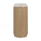 Console polyvalente mince avec étagère ouverte et grain de bois élégant pour le salon