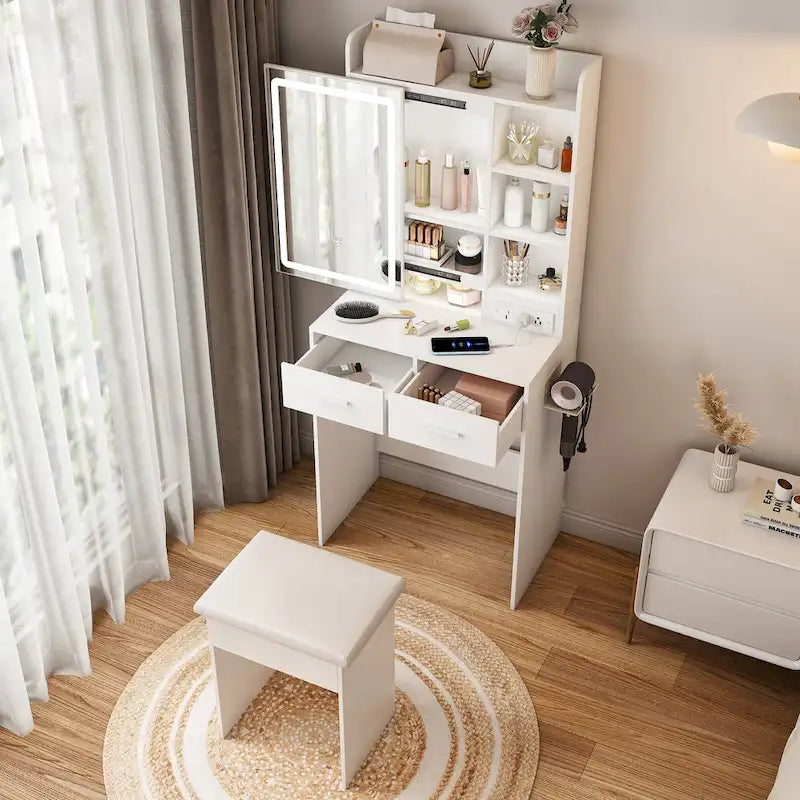 Petite coiffeuse avec miroir et lumières LED, prise de courant intégrée et rangement caché, comprend un tabouret rembourré et une étagère