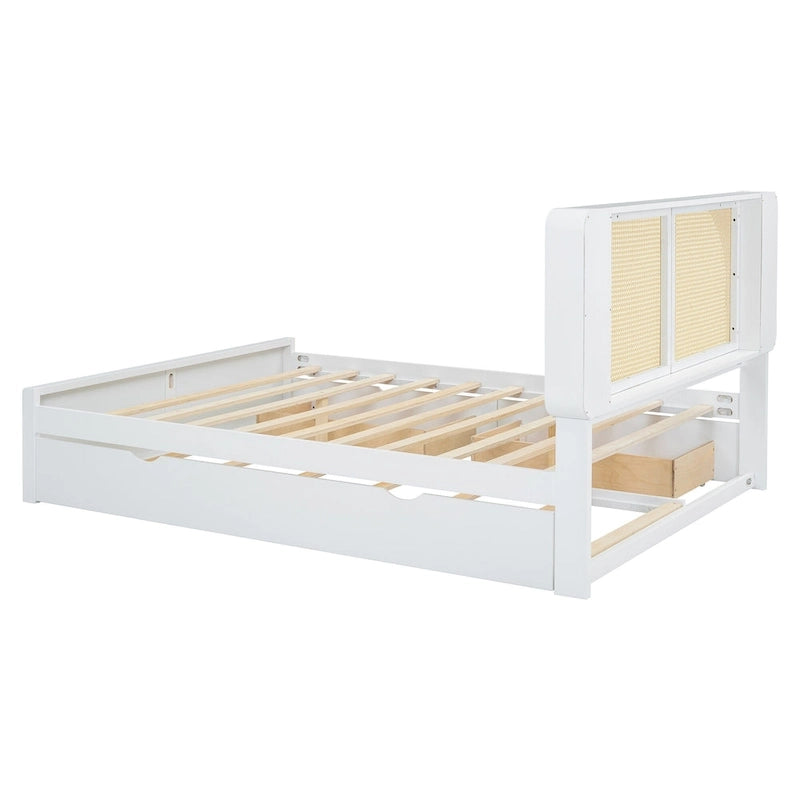 Lit plateforme blanc Queen Size avec tête de lit en rotin, deux tiroirs et lit gigogne
