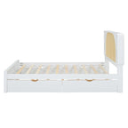 Lit plateforme blanc Queen Size avec tête de lit en rotin, deux tiroirs et lit gigogne