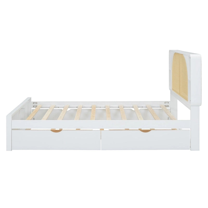 Lit plateforme blanc Queen Size avec tête de lit en rotin, deux tiroirs et lit gigogne