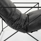 Fauteuil d'appoint Leonidas en similicuir noir avec cadre en métal noir