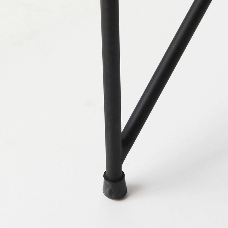 Fauteuil d'appoint Leonidas en similicuir noir avec cadre en métal noir