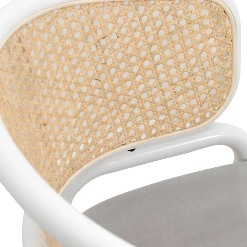 Chaise d'appoint Ervilla moderne et élégante avec dossier en rotin et pieds en acier blanc pour salle à manger et cuisine