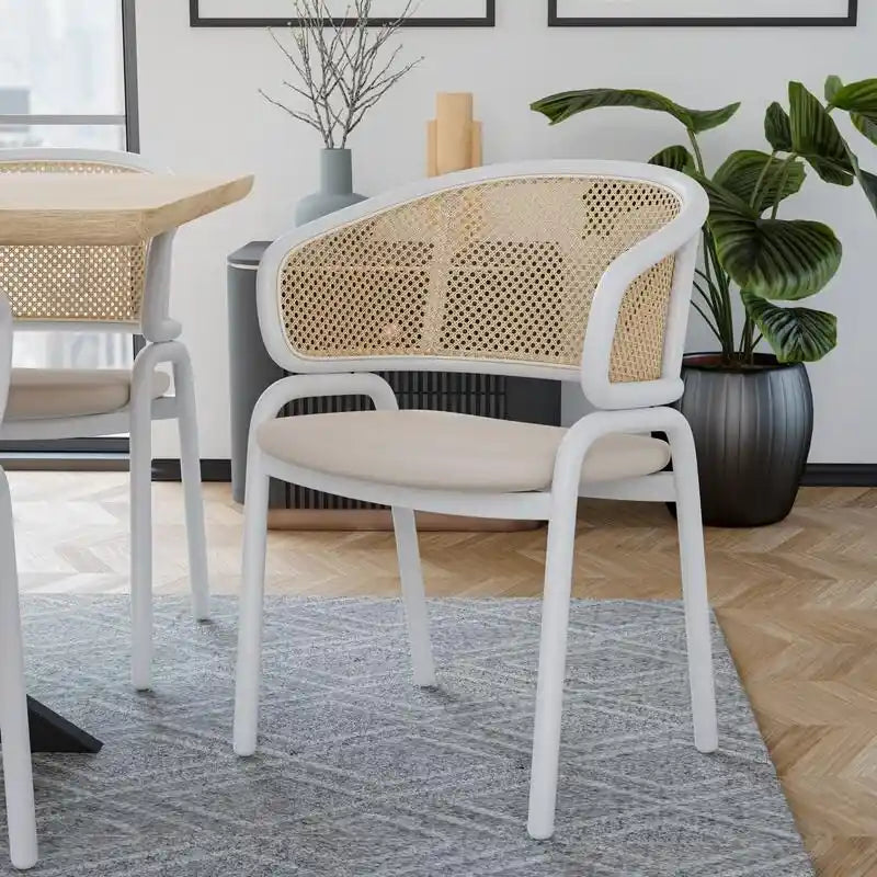 Chaise d'appoint Ervilla moderne et élégante avec dossier en rotin et pieds en acier blanc pour salle à manger et cuisine
