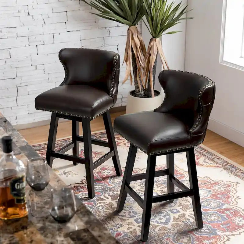 Tabouret de bar pivotant à 360 degrés, capitonné avec garniture cloutée et dossier haut traditionnel