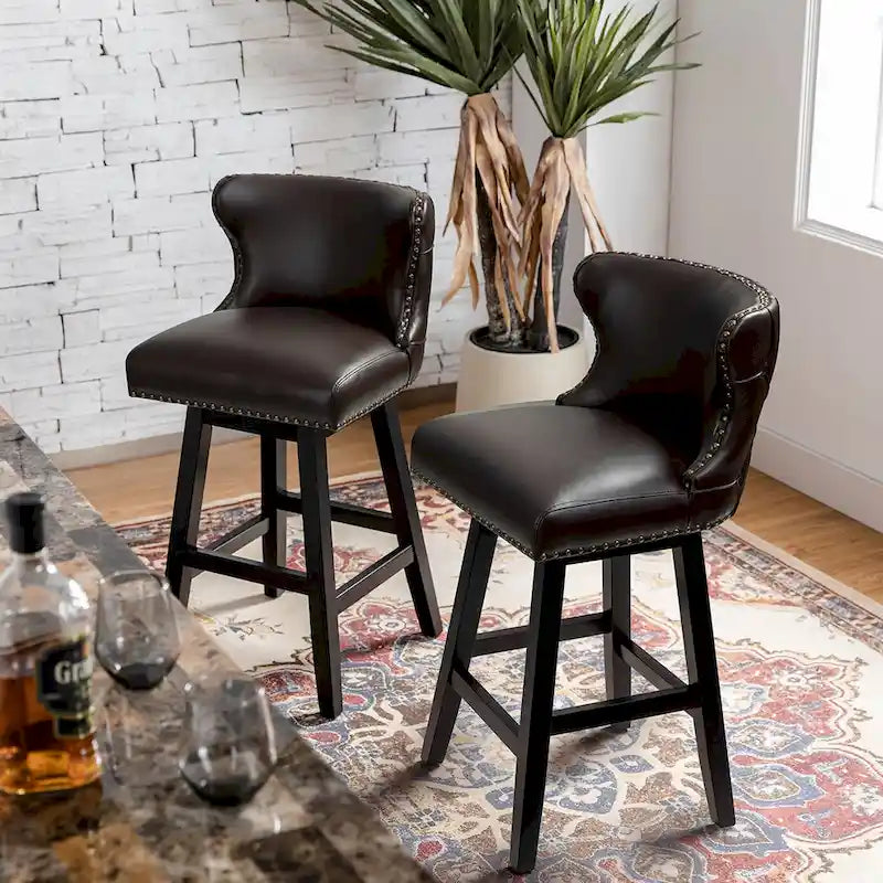 Tabouret de bar pivotant à 360 degrés, capitonné avec garniture cloutée et dossier haut traditionnel
